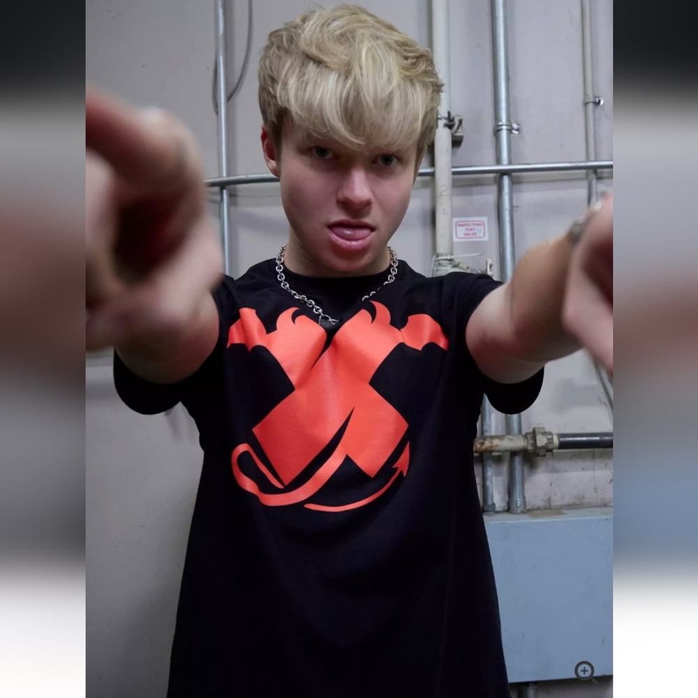 XPLR By Sam And Colby Devil Logo T-Shirt Hot Topic Exclusive- L
